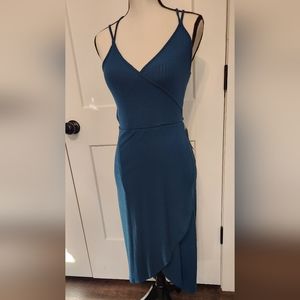 Nwt XS Teal dress w tie in back and criss cross straps. Wrap style dress.